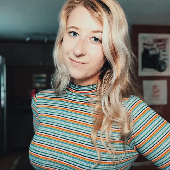 5+ years experience - Poshmark Ambassador - Hi! <3 - Picture 4 of 11